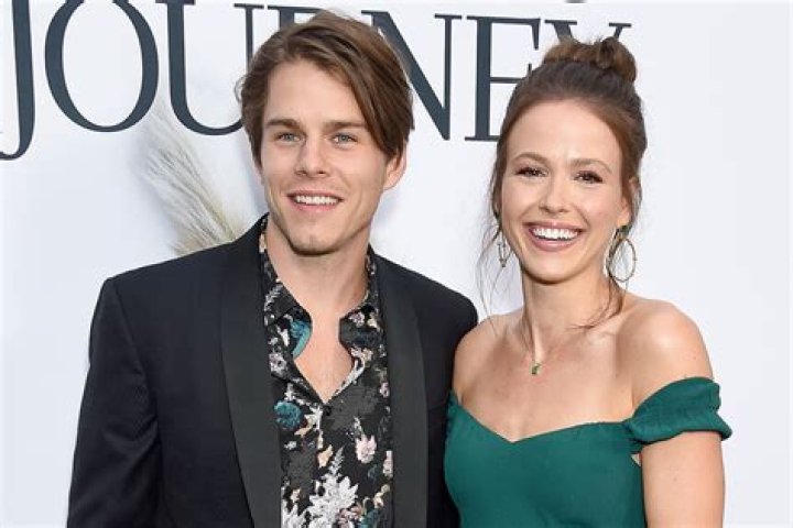 Elizabeth Manley Biography, Age, Height, Husband, Net Worth, Family